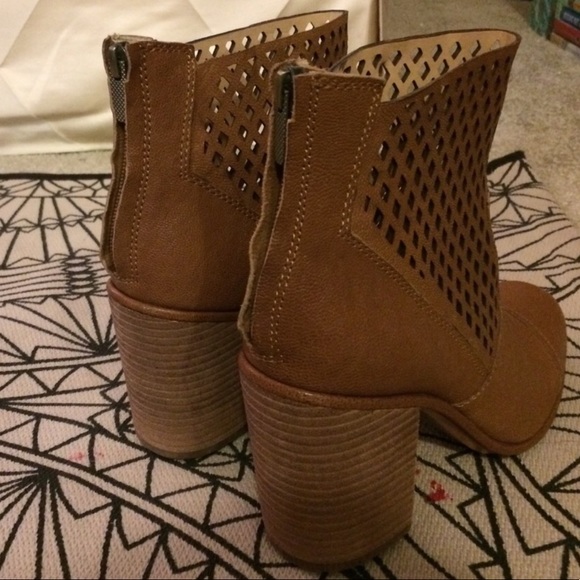 Calvin Klein Booties PRICE ⬇️ SOLD - Picture 4 of 4